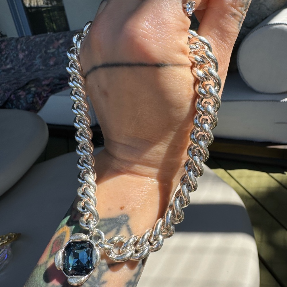 UNO de 50 Silver Necklace with Dark Blue Stone - Picture 3 of 10